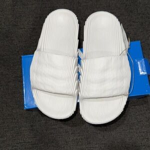 NIB Adidas adilette 22 slides